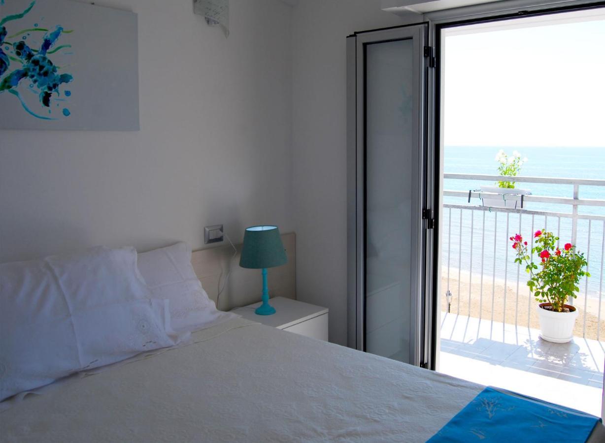 B&B Capo Rizzuto Fronte Mare Buitenkant foto