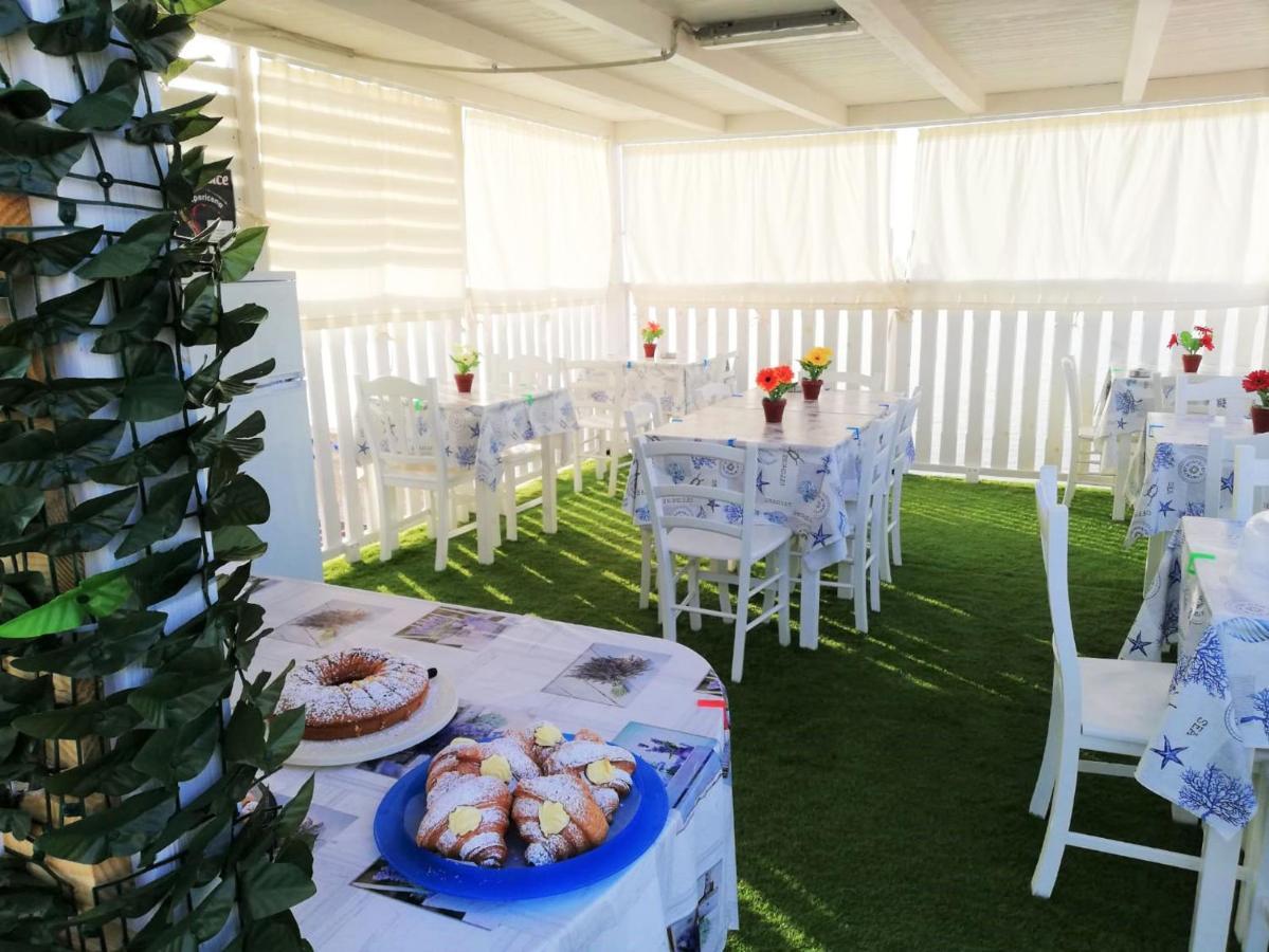 B&B Capo Rizzuto Fronte Mare Buitenkant foto