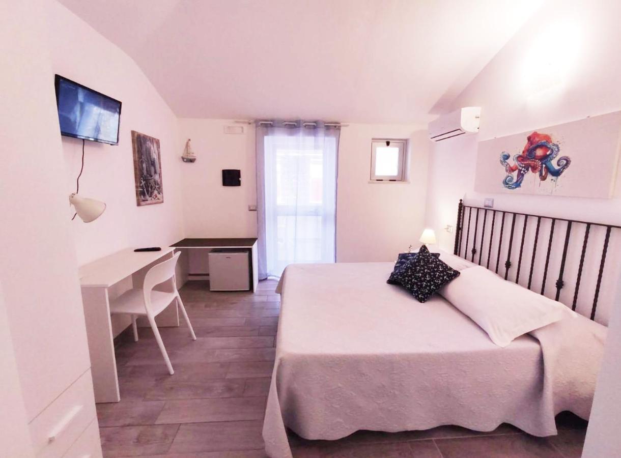 B&B Capo Rizzuto Fronte Mare Buitenkant foto