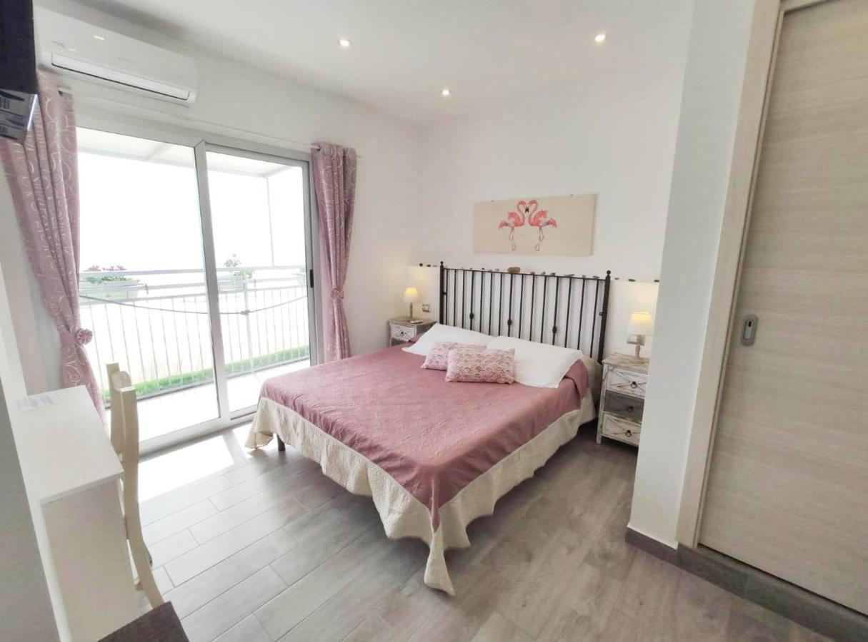 B&B Capo Rizzuto Fronte Mare Buitenkant foto