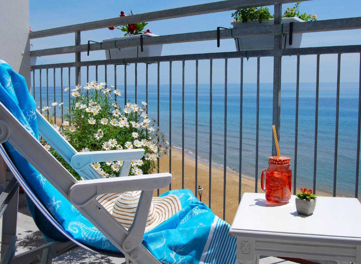 B&B Capo Rizzuto Fronte Mare Buitenkant foto
