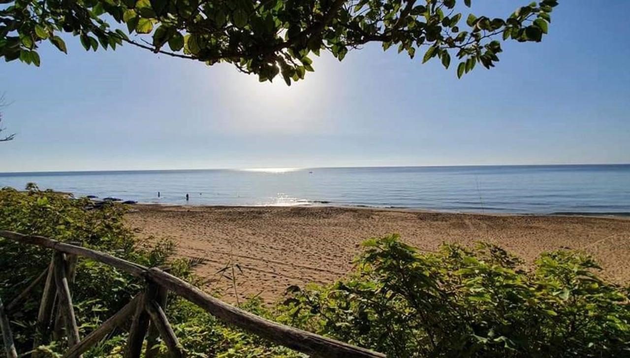 B&B Capo Rizzuto Fronte Mare Buitenkant foto